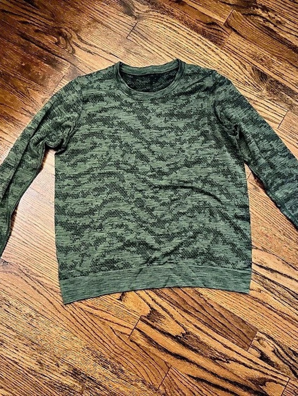 Lululemon Womens Long Sleeve Tee in Green, 8